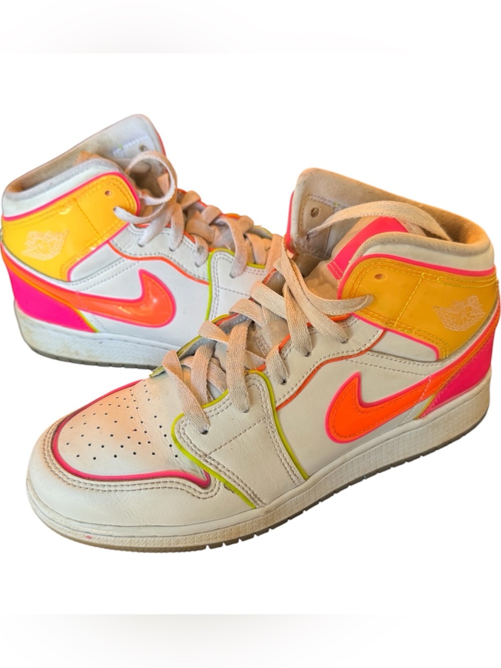 Nike Air Jordan 1 Mid GS Edge Glow White Pink Blast Youth Size 5.5